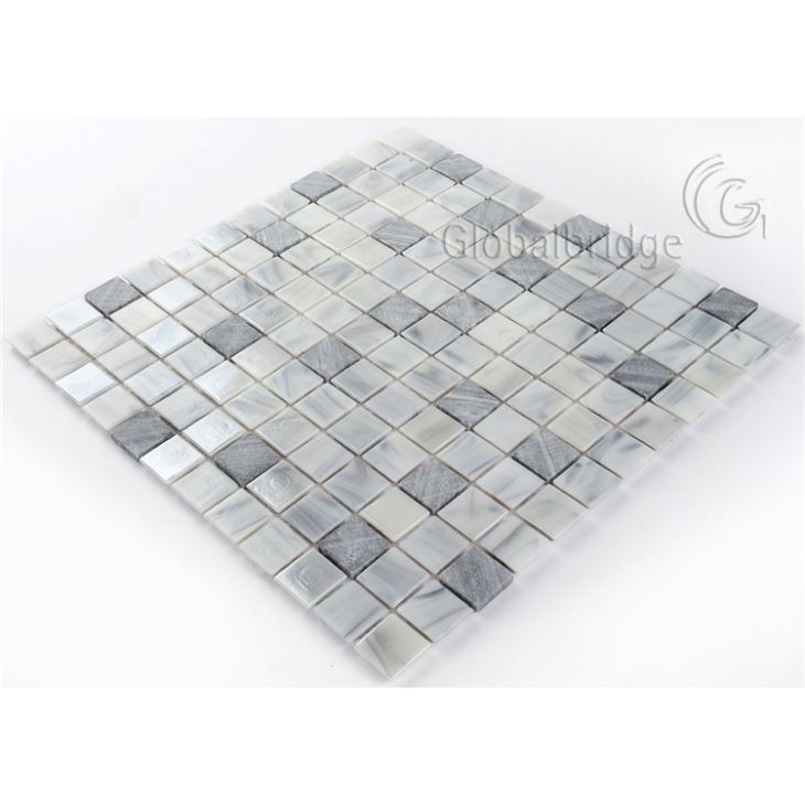 Pared de mosaico de vidrio ahumado
